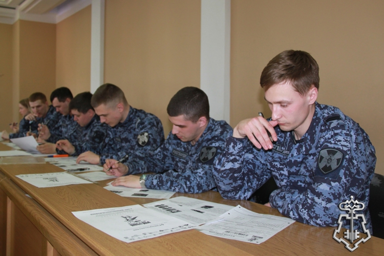 В Новосибирской области сотрудники и военнослужащие Росгвардии присоединились к патриотической акции «Диктант Победы»
