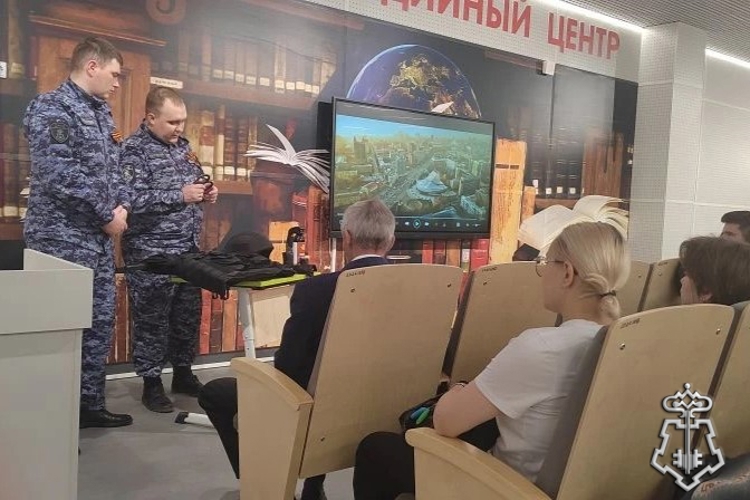 Росгвардейцы провели для старшеклассников урок мужества