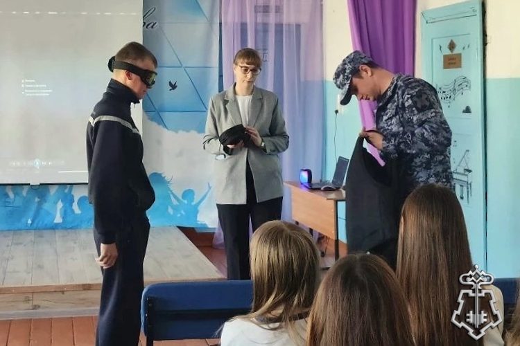 В Новосибирской области сотрудники вневедомственной охраны Росгвардии рассказали старшеклассникам о своей профессии