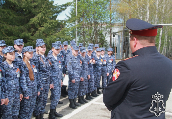 В канун Дня Победы молодые сотрудники вневедомственной охраны Росгвардии посетили экспозицию, посвященную Великой Отечественной войне 
