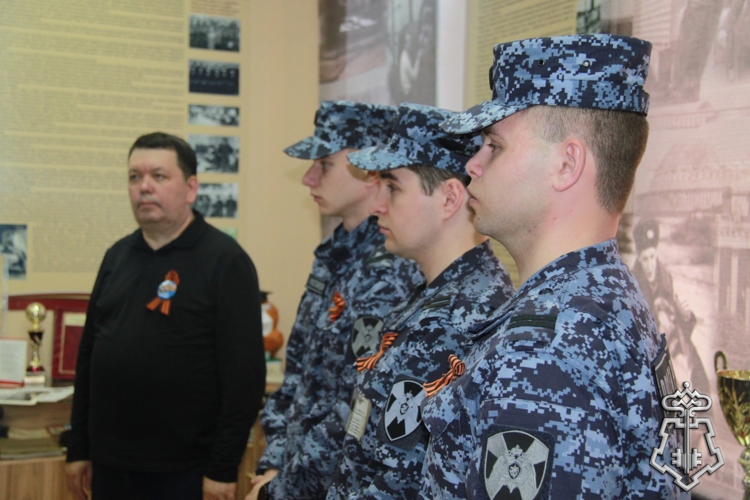 В канун Дня Победы молодые сотрудники вневедомственной охраны Росгвардии посетили экспозицию, посвященную Великой Отечественной войне 