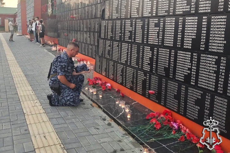 В Новосибирской области ко Дню памяти и скорби сотрудники и военнослужащие Росгвардии приняли участие в памятных акциях