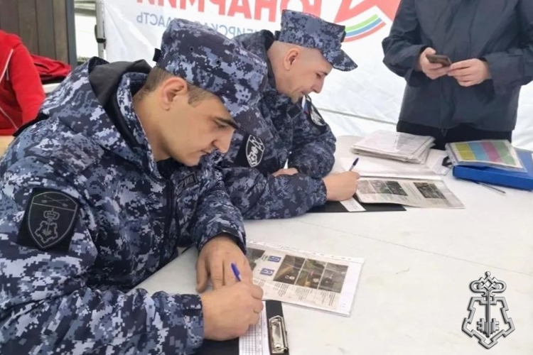 В Новосибирске сотрудники вневедомственной охраны Росгвардии стали победителями соревнований по военно-прикладным видам спорта
