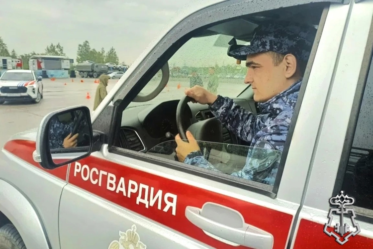 В Новосибирске сотрудники вневедомственной охраны Росгвардии стали победителями соревнований по военно-прикладным видам спорта