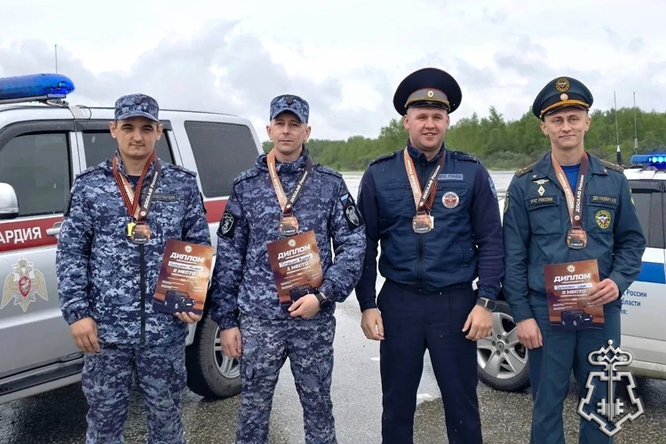 В Новосибирске сотрудники вневедомственной охраны Росгвардии стали победителями соревнований по военно-прикладным видам спорта