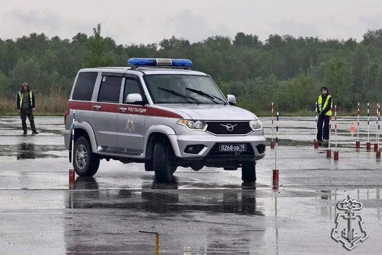 В Новосибирске сотрудники вневедомственной охраны Росгвардии стали победителями соревнований по военно-прикладным видам спорта
