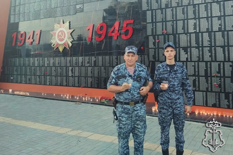 В Новосибирской области ко Дню памяти и скорби сотрудники и военнослужащие Росгвардии приняли участие в памятных акциях