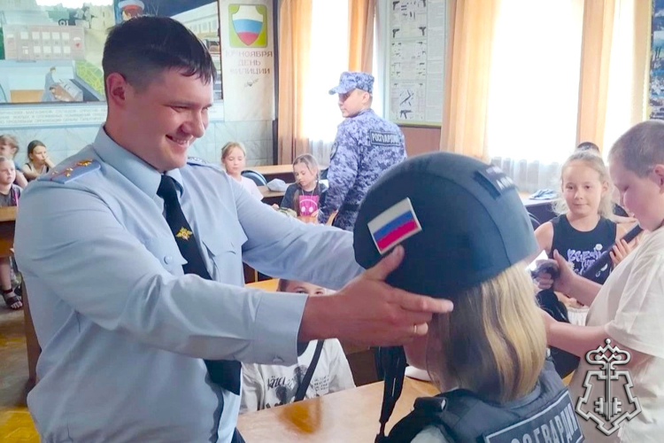 В Куйбышеве сотрудники вневедомственной охраны Росгвардии провели для школьников день открытых дверей