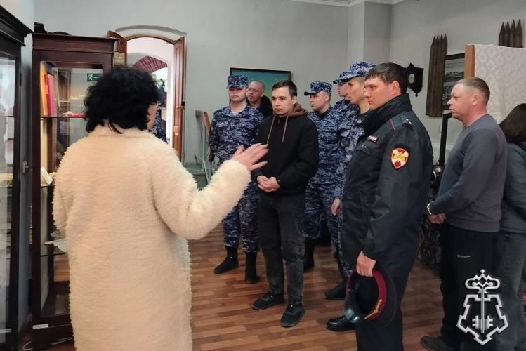 В Куйбышеве сотрудники и работники вневедомственной охраны Росгвардии посетили краеведческий музей