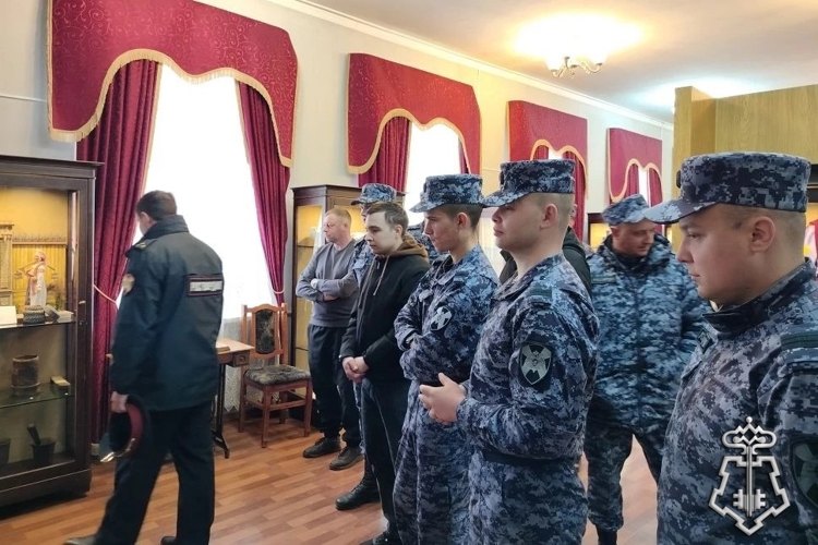 В Куйбышеве сотрудники и работники вневедомственной охраны Росгвардии посетили краеведческий музей