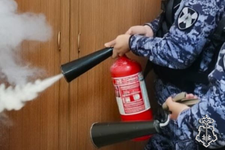 В поселке Кольцово экипаж Росгвардии оперативно ликвидировал возгорание на охраняемом объекте