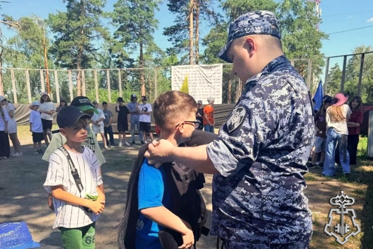 В Новосибирской области росгвардейцы проводят уроки безопасности для несовершеннолетних