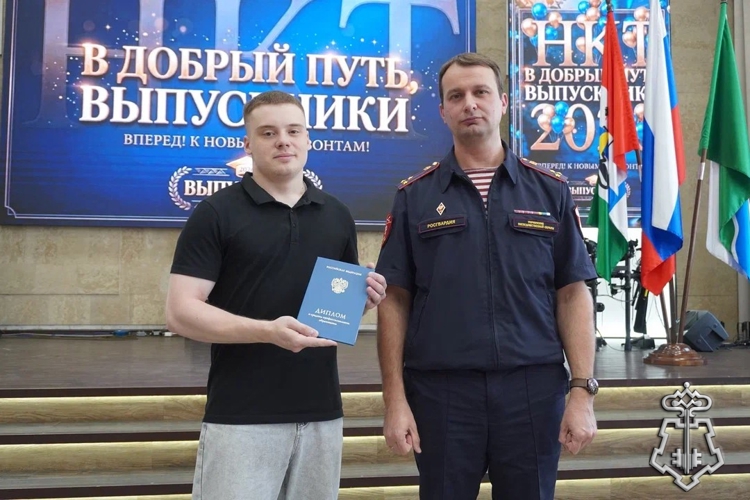 Начальник Управления вневедомственной охраны вручил дипломы выпускникам техникума имени А.Н. Косыгина