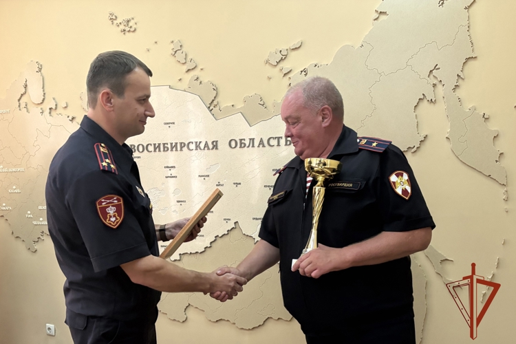 В Новосибирске прошло награждение лучших подразделений вневедомственной охраны Росгвардии за первое полугодие 2026 года