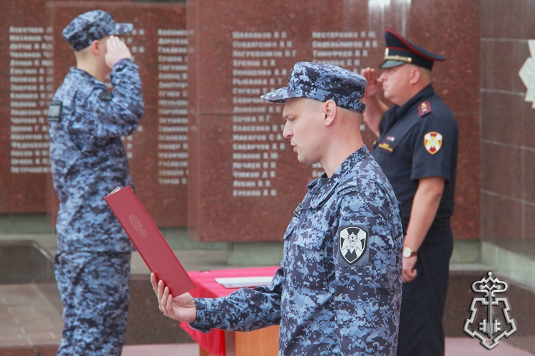 В Новосибирске сотрудники вневедомственной охраны Росгвардии приведены к Присяге 
