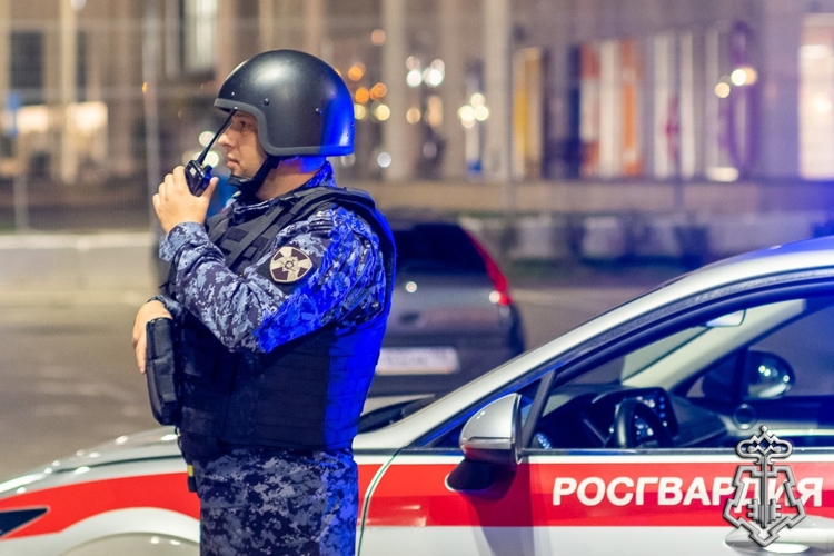 В Новосибирске экипаж вневедомственной охраны Росгвардии задержал нетрезвого водителя