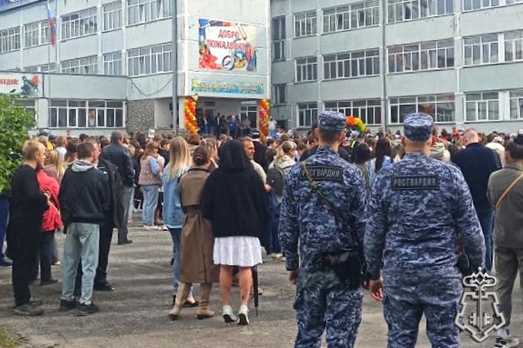 Росгвардия обеспечила безопасность школьных линеек в Новосибирской области