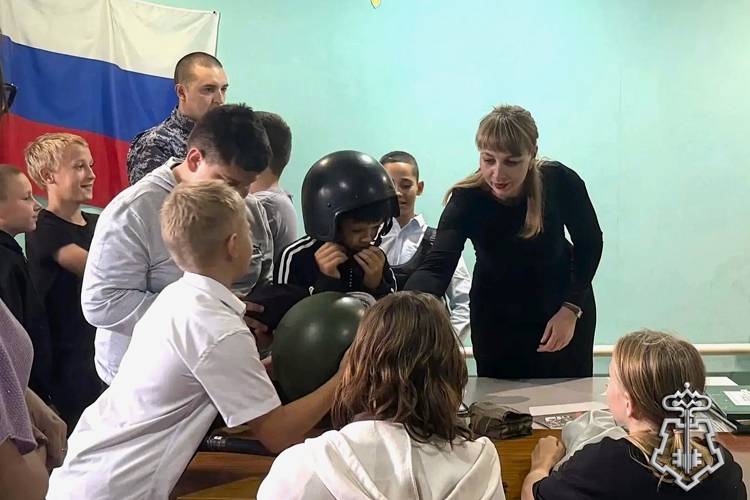 В Черепаново сотрудники вневедомственной охраны Росгвардии провели для школьников день открытых дверей