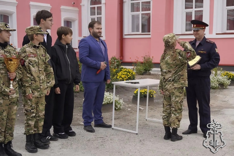 В День знаний сотрудники вневедомственной охраны Росгвардии посетили учебные заведения региона