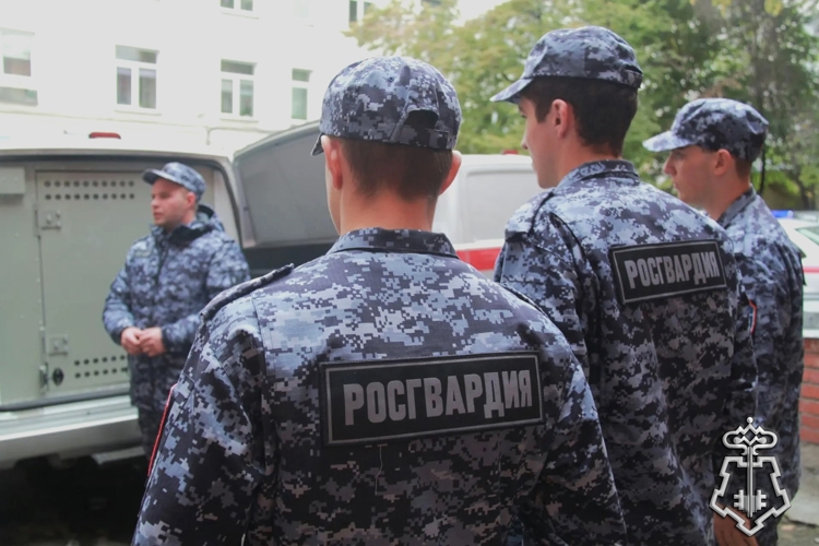 В Новосибирске студенты профильной группы вневедомственной охраны познакомились со спецификой работы ведомства