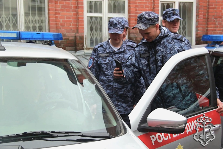 В Новосибирске студенты профильной группы вневедомственной охраны познакомились со спецификой работы ведомства