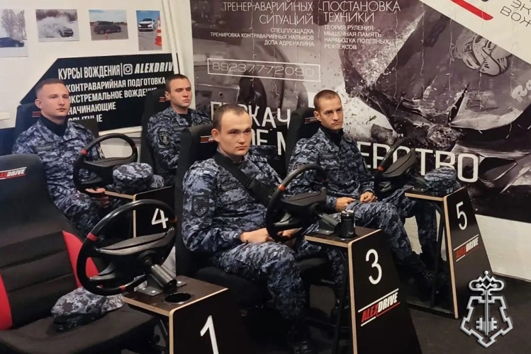 В Новосибирске для сотрудников вневедомственной охраны Росгвардии проведены занятия по водительскому мастерству