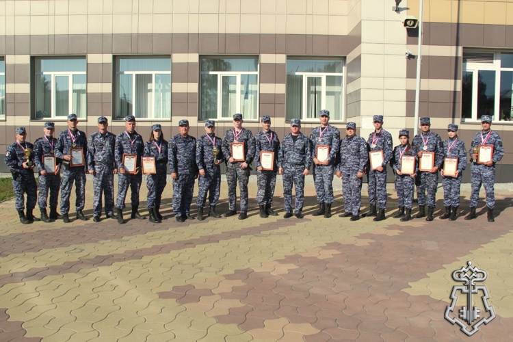 В Новосибирске прошли соревнования по служебному троеборью среди сотрудников вневедомственной охраны Росгвардии
