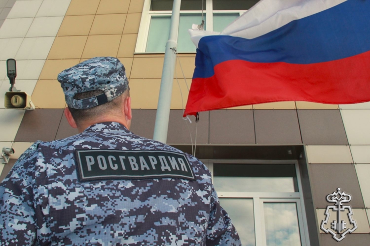 В Новосибирске прошли соревнования по служебному троеборью среди сотрудников вневедомственной охраны Росгвардии