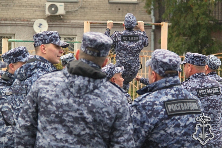 В Новосибирске прошли соревнования по служебному троеборью среди сотрудников вневедомственной охраны Росгвардии
