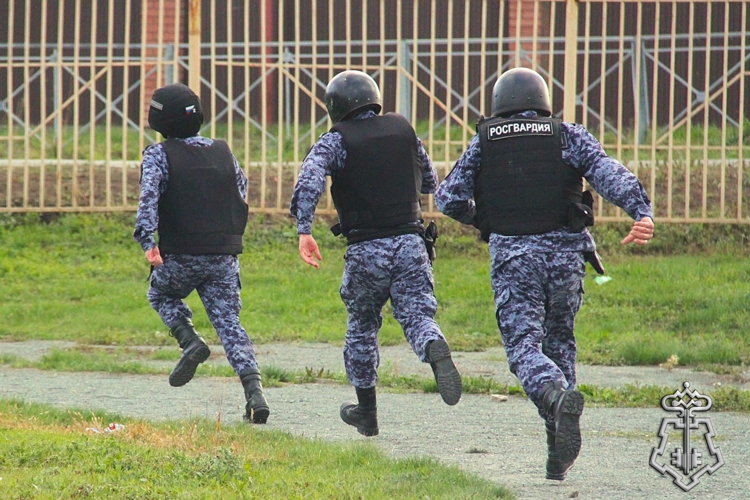 В Новосибирске прошли соревнования по служебному троеборью среди сотрудников вневедомственной охраны Росгвардии