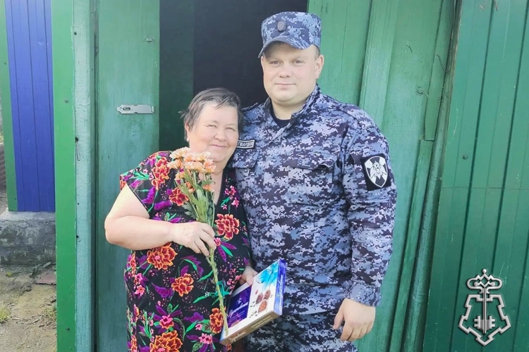 В День пожилого человека сотрудники вневедомственной охраны Росгвардии встретились с представителями старшего поколения