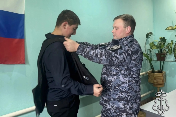 В Черепаново сотрудники вневедомственной охраны Росгвардии провели для старшеклассников дни открытых дверей