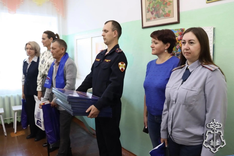 В День пожилого человека сотрудники вневедомственной охраны Росгвардии встретились с представителями старшего поколения