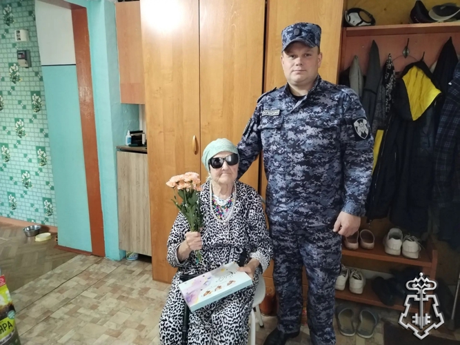 В День пожилого человека сотрудники вневедомственной охраны Росгвардии встретились с представителями старшего поколения